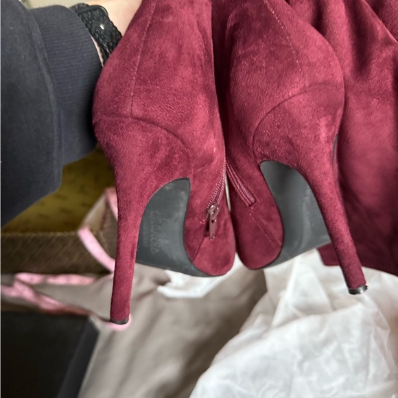 Charles by Charles David Burgundy Tall Heeled Boots - Picture 9 of 10